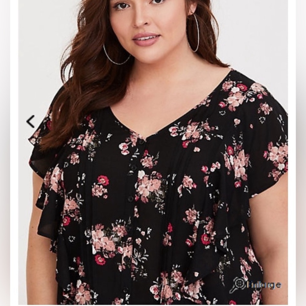 Torrid ruffle cap sleeve floral blouse